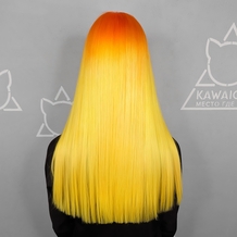 Желтые волосы с растяжкой цвета
